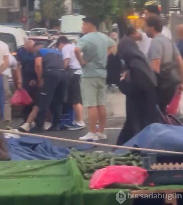 Başına direk düşen kişi yaralandı