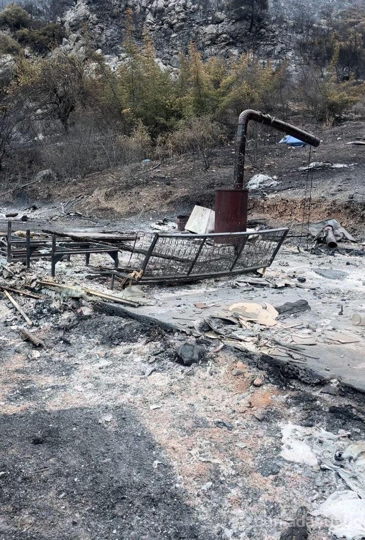 Yanan dağ evinden geriye sadece bunlar kaldı! İşte o eşyalar...