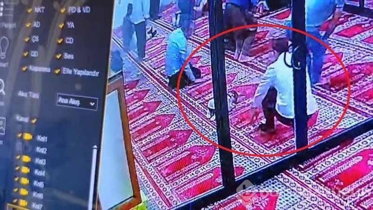 Babasıyla camiye giden küçük çocuk namaz kılarken uyuyakaldı!