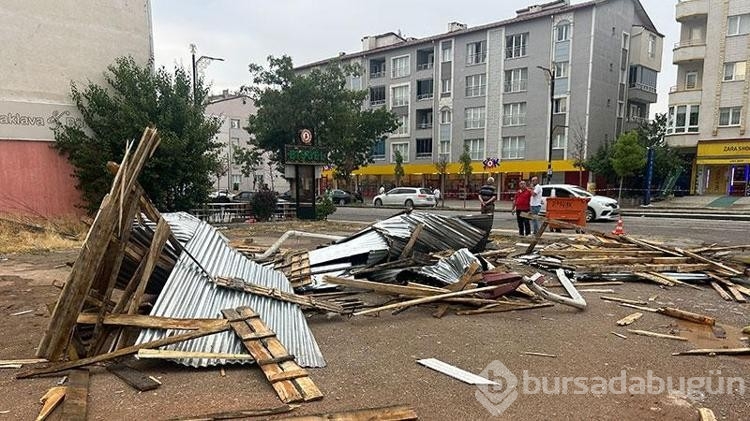Sivas'ta sağanak rüzgar etkisini gösterdi!
