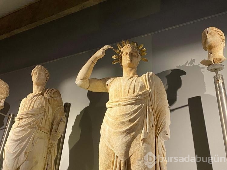 Hestia heykeli Manisa Müzesi'nde sergileniyor