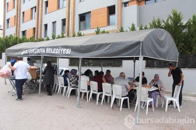 Adana'da apartman merdivenleri çöktü