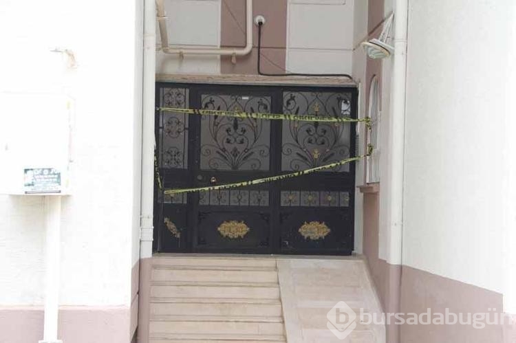 Adana'da apartman merdivenleri çöktü