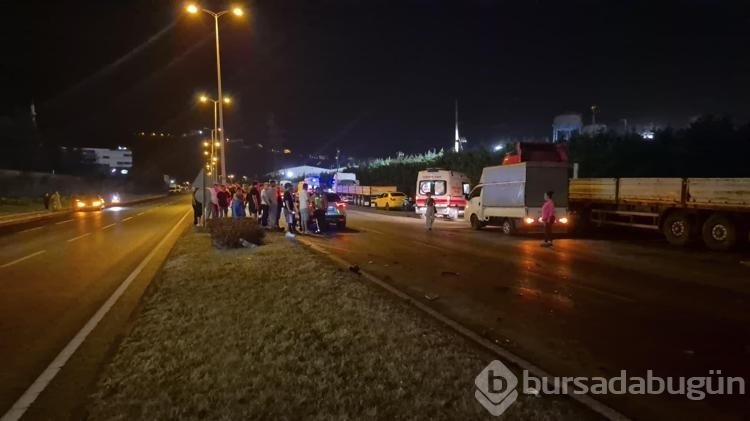 Park halindeki tırlara çarpan sürücü ve arkadaşı ağır yaralandı