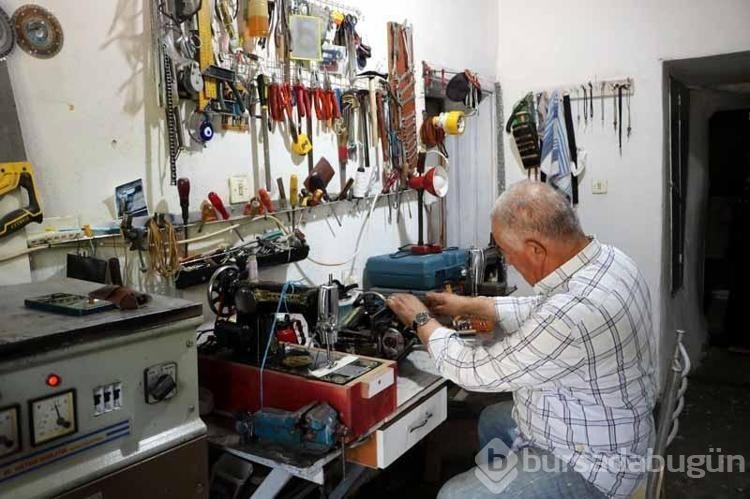 Hurdadan topladığı eşyaları eski halinden daha iyi yapıyor!