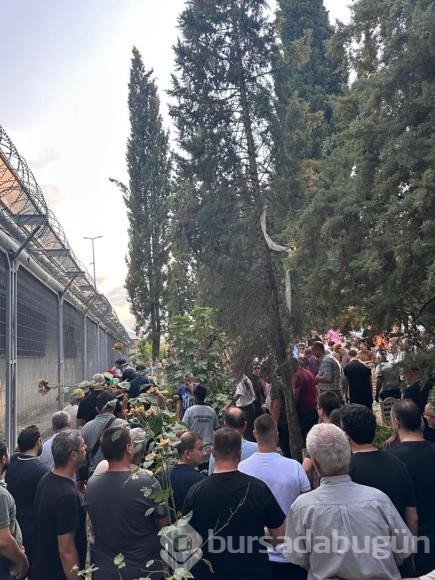 Kız kardeşler aynı araçta can verdi!