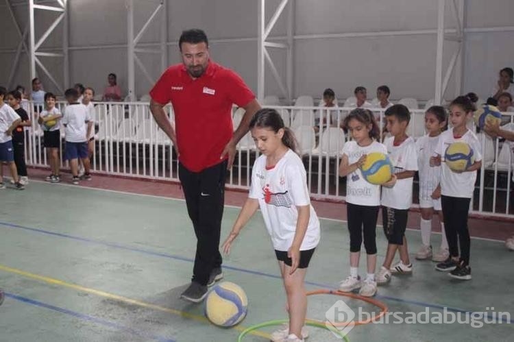 Fabrika voleybol projesi çocukların sosyalleşmesini sağladı