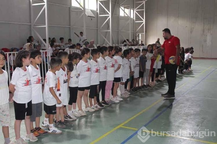 Fabrika voleybol projesi çocukların sosyalleşmesini sağladı