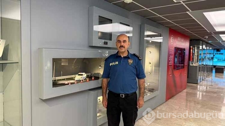 Yapımında çalıştığı Polis Müzesi'ne polis olarak geri döndü