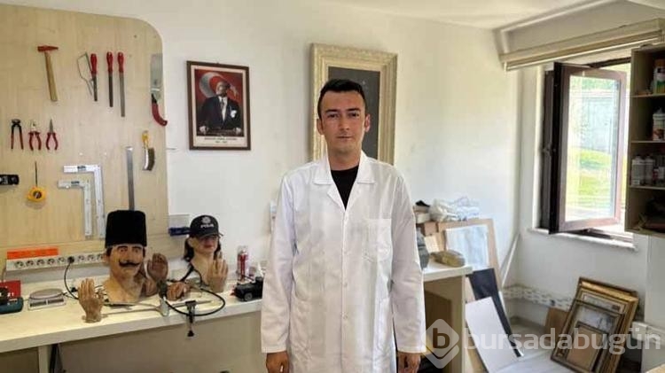 Yapımında çalıştığı Polis Müzesi'ne polis olarak geri döndü