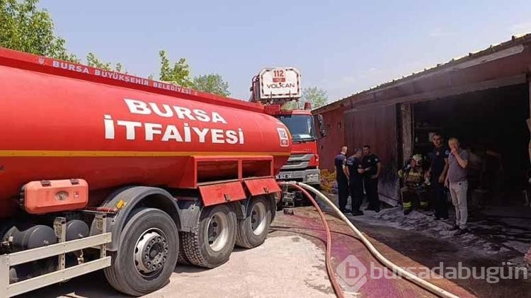 Mobilya imalathanesinin deposunda yangın çıktı