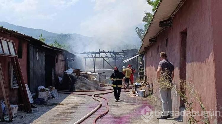 Mobilya imalathanesinin deposunda yangın çıktı