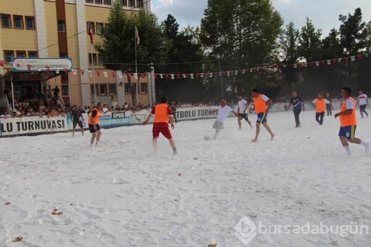 Çankırı tuz Festivali'nde tuz zeminde futbol turnuvası düzenlendi