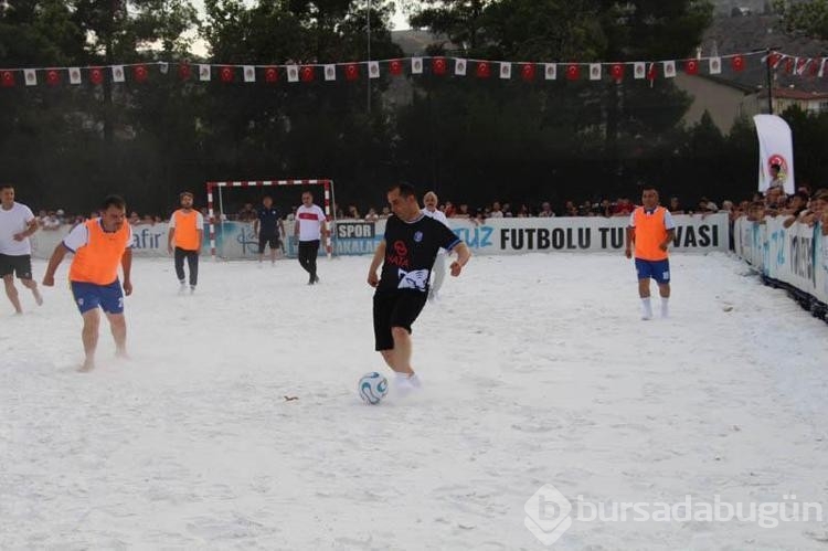 Çankırı tuz Festivali'nde tuz zeminde futbol turnuvası düzenlendi