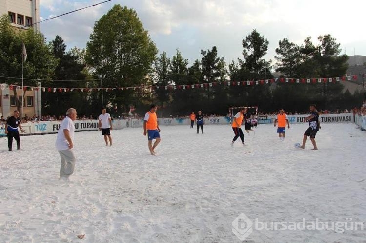 Çankırı tuz Festivali'nde tuz zeminde futbol turnuvası düzenlendi