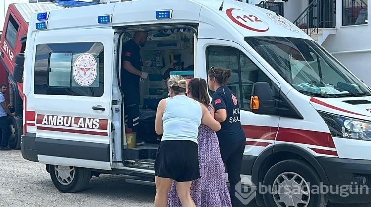 Eşini ve oğlunu boğdu! Kendini bıçakla yaraladı
