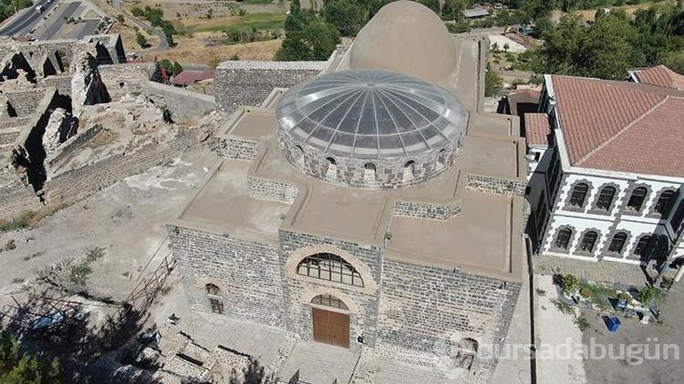 Depremde hasar alan kilisenin restorasyonu tamamlandı 