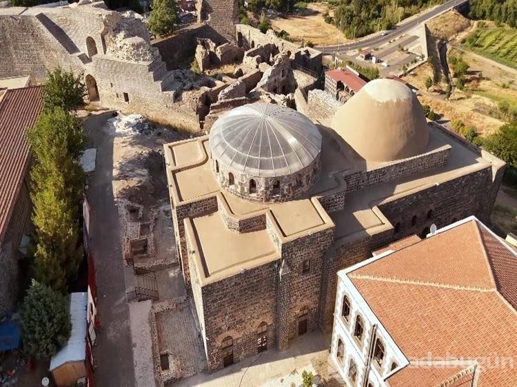 Depremde hasar alan kilisenin restorasyonu tamamlandı 