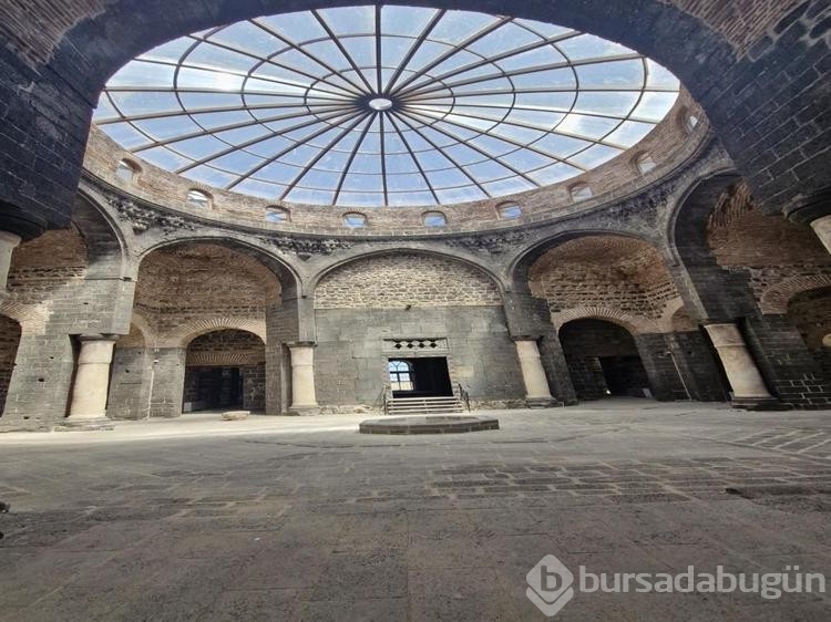 Depremde hasar alan kilisenin restorasyonu tamamlandı 