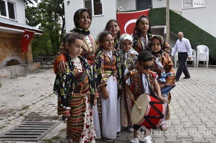 Köylüler hasat dönemini kutlamak için festival yaptılar