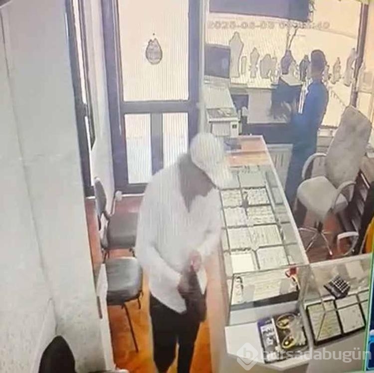 Bıçakla girdiği kuyumcudan büyük bir soygun yapıp çıktı!