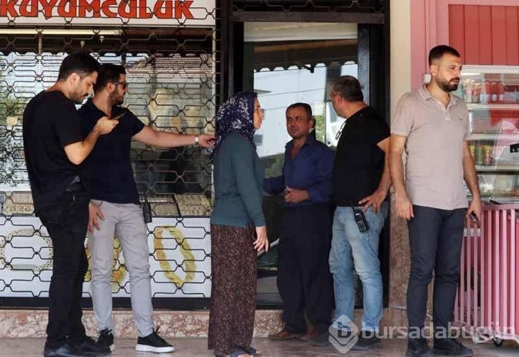 Bıçakla girdiği kuyumcudan büyük bir soygun yapıp çıktı!