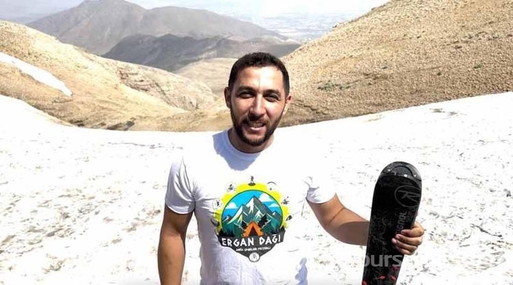 Ergan Dağı zirvesinde kayak yaptılar! Eriyen kar sularıyla serinlediler