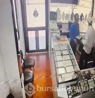 Kuyumcuyu bıçakla tehdit ederek bilezikleri alıp kaçtı