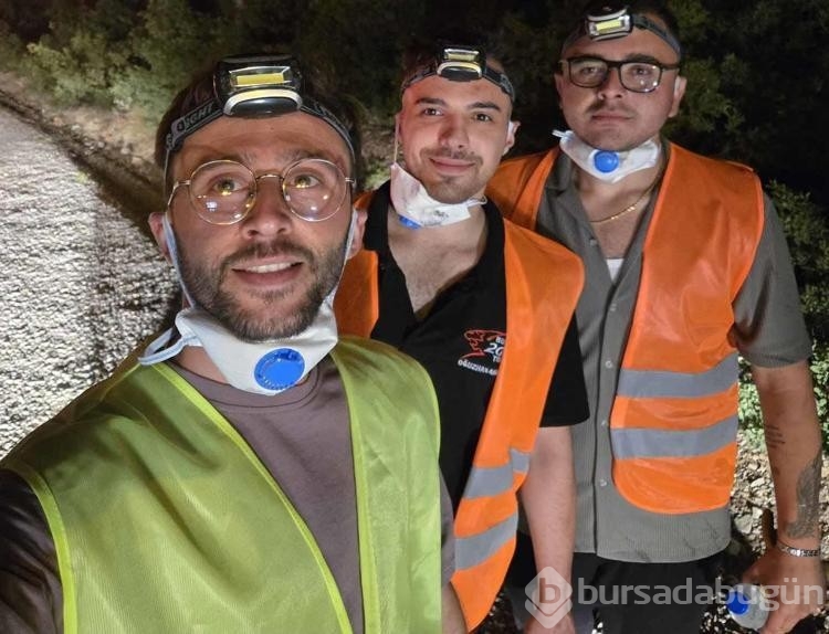 Yangında alevlerin arasında kalan 3 arkadaş o anları kayıp altına aldılar