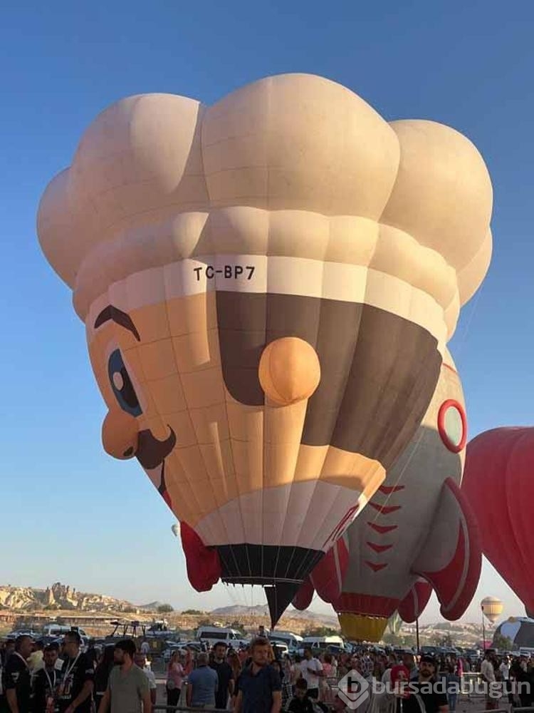 Kapadokya'da özel figürlü balonlar gökyüzünde görsel şölen oluşturdu