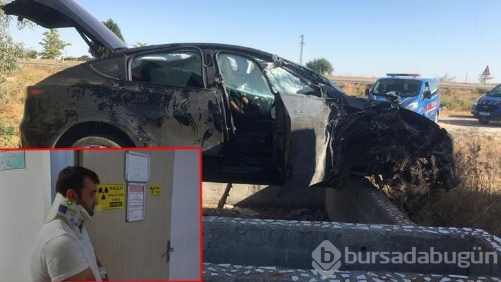 Düğünden dönen ailenin otomobili, TIR'a çarptı: Yaralılar var