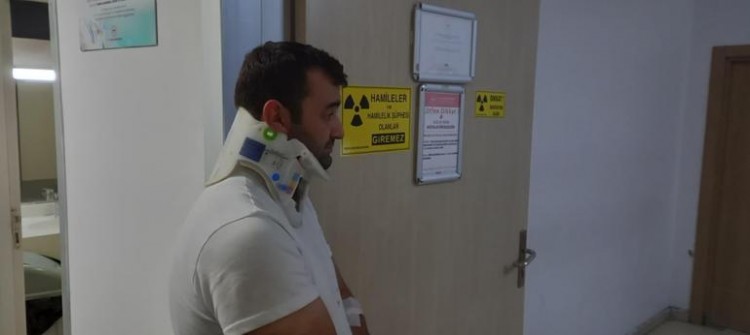 Düğünden dönen ailenin otomobili, TIR'a çarptı: Yaralılar var