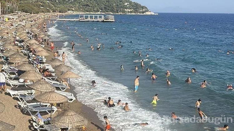 Bodrum'da turistlerin deniz keyfi