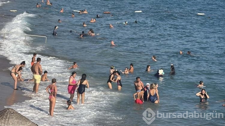Bodrum'da turistlerin deniz keyfi