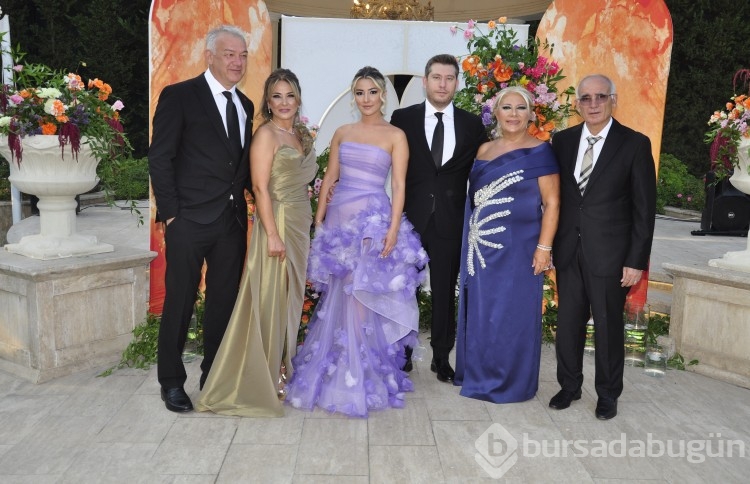 Berre Özkan ve Orkun Cantürk evliliğe ilk adımı attı!