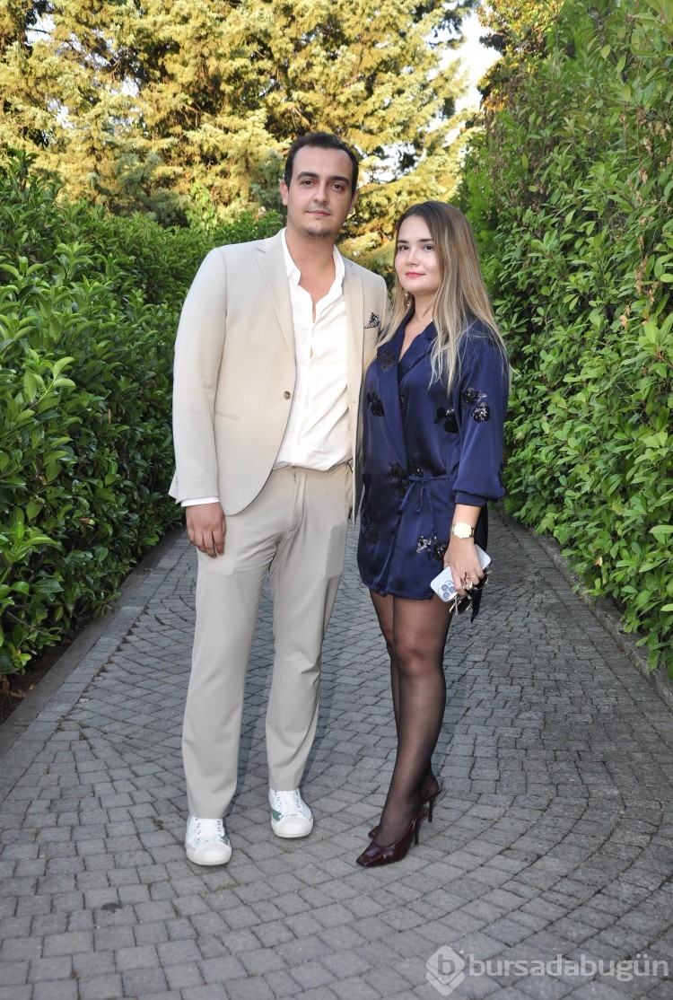 Berre Özkan ve Orkun Cantürk evliliğe ilk adımı attı!