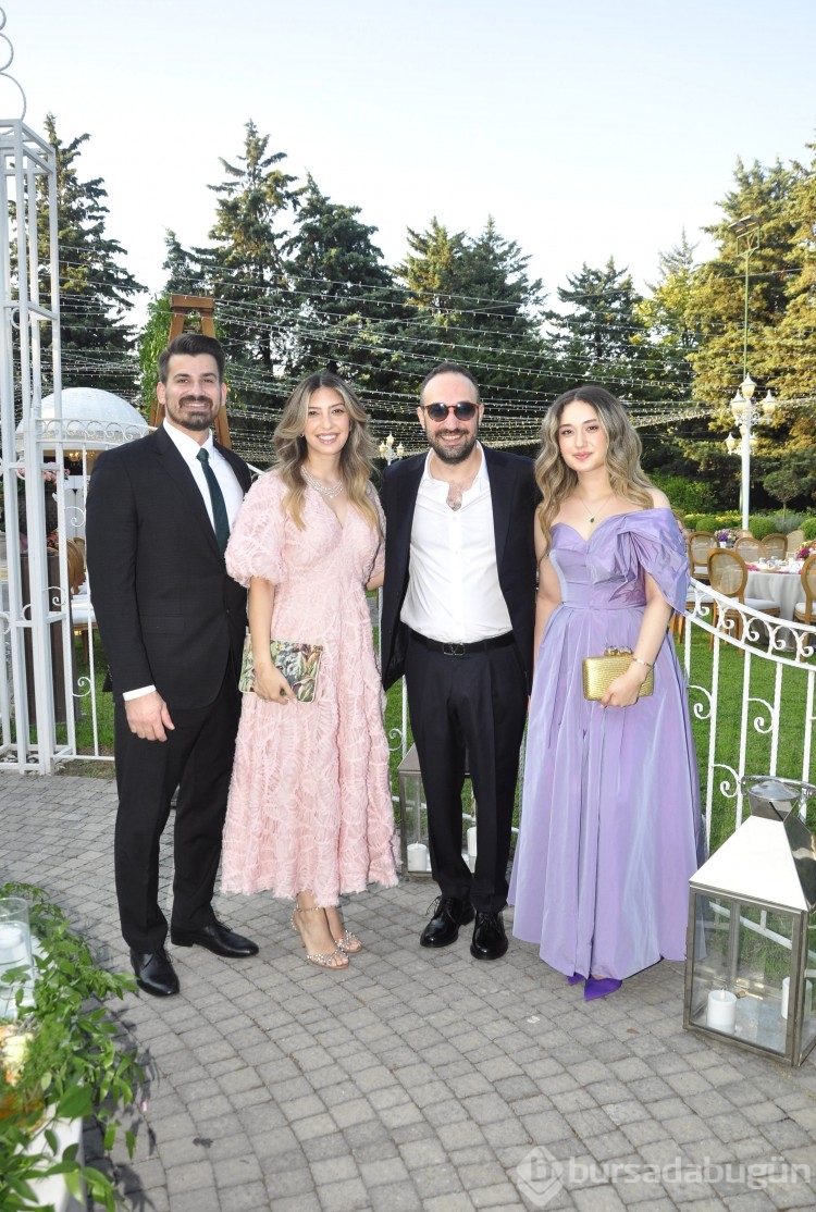 Berre Özkan ve Orkun Cantürk evliliğe ilk adımı attı!