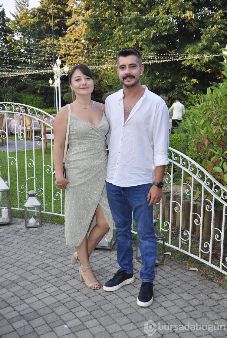 Berre Özkan ve Orkun Cantürk evliliğe ilk adımı attı!