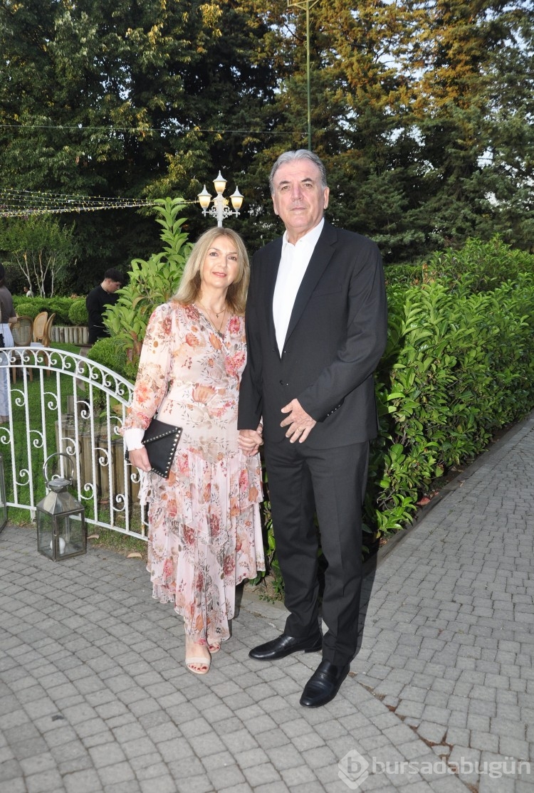 Berre Özkan ve Orkun Cantürk evliliğe ilk adımı attı!