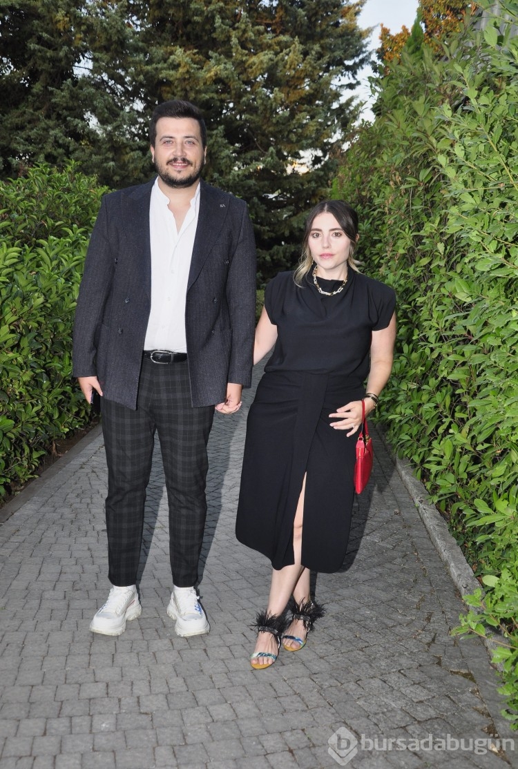 Berre Özkan ve Orkun Cantürk evliliğe ilk adımı attı!