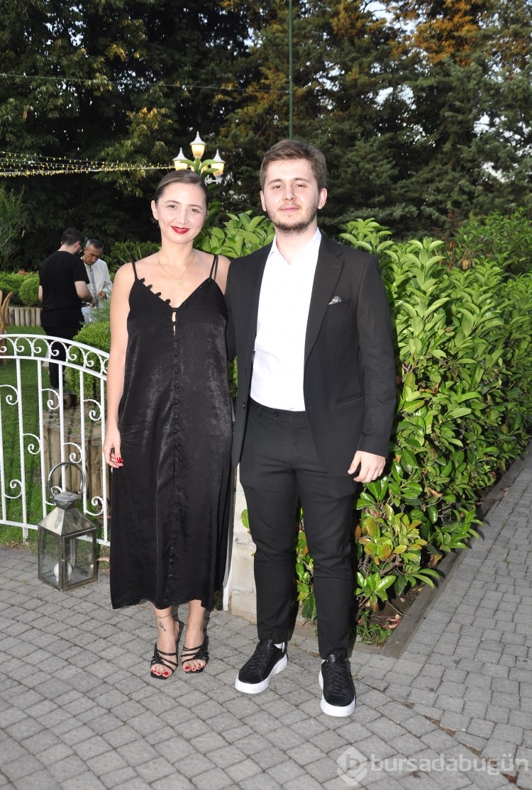 Berre Özkan ve Orkun Cantürk evliliğe ilk adımı attı!