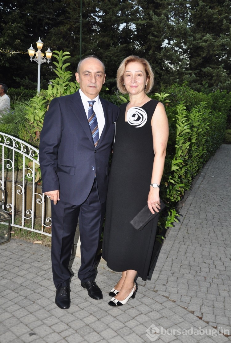 Berre Özkan ve Orkun Cantürk evliliğe ilk adımı attı!