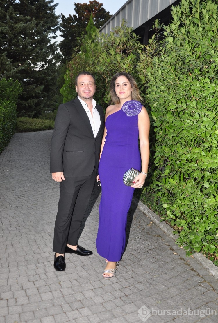 Berre Özkan ve Orkun Cantürk evliliğe ilk adımı attı!