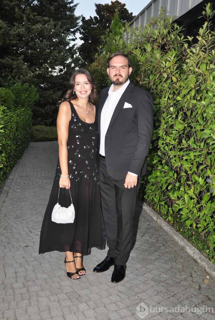 Berre Özkan ve Orkun Cantürk evliliğe ilk adımı attı!