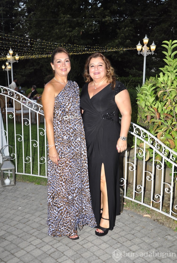 Berre Özkan ve Orkun Cantürk evliliğe ilk adımı attı!
