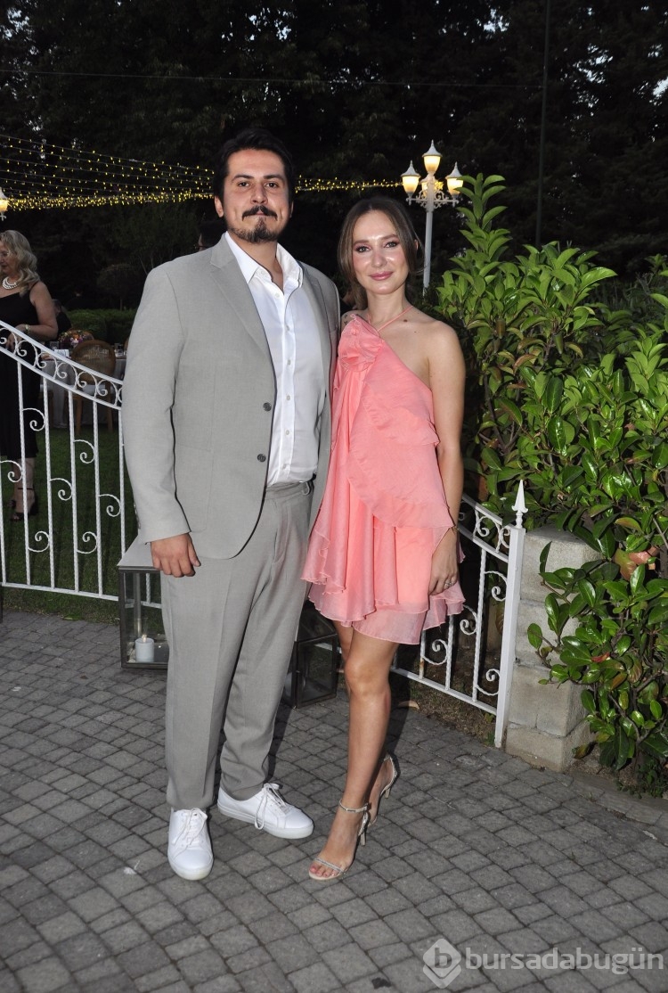 Berre Özkan ve Orkun Cantürk evliliğe ilk adımı attı!