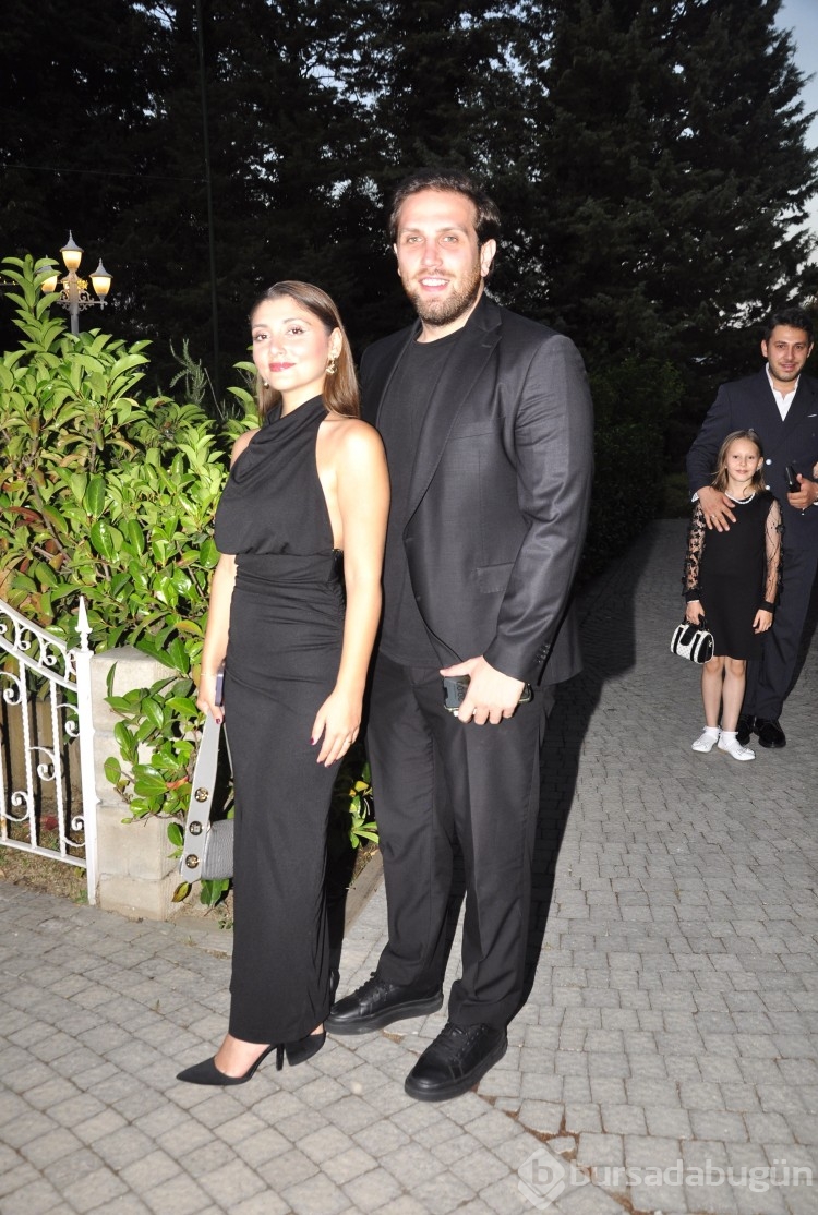 Berre Özkan ve Orkun Cantürk evliliğe ilk adımı attı!