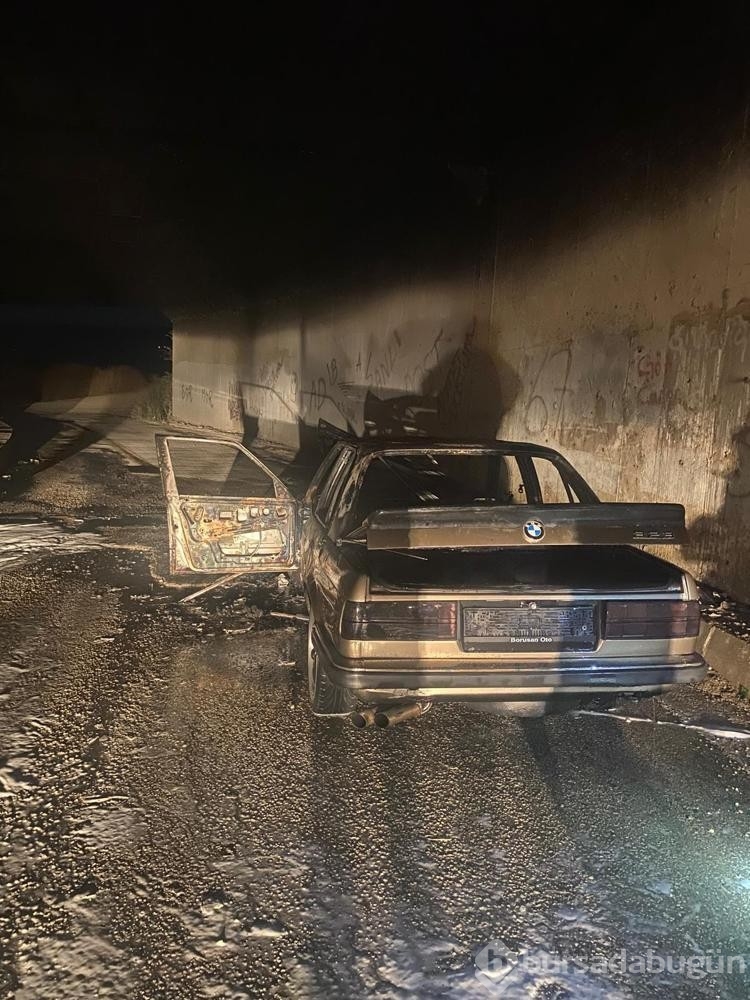 Kastamonu'da iki ayrı yangında otomobil kullanılamaz hale geldi