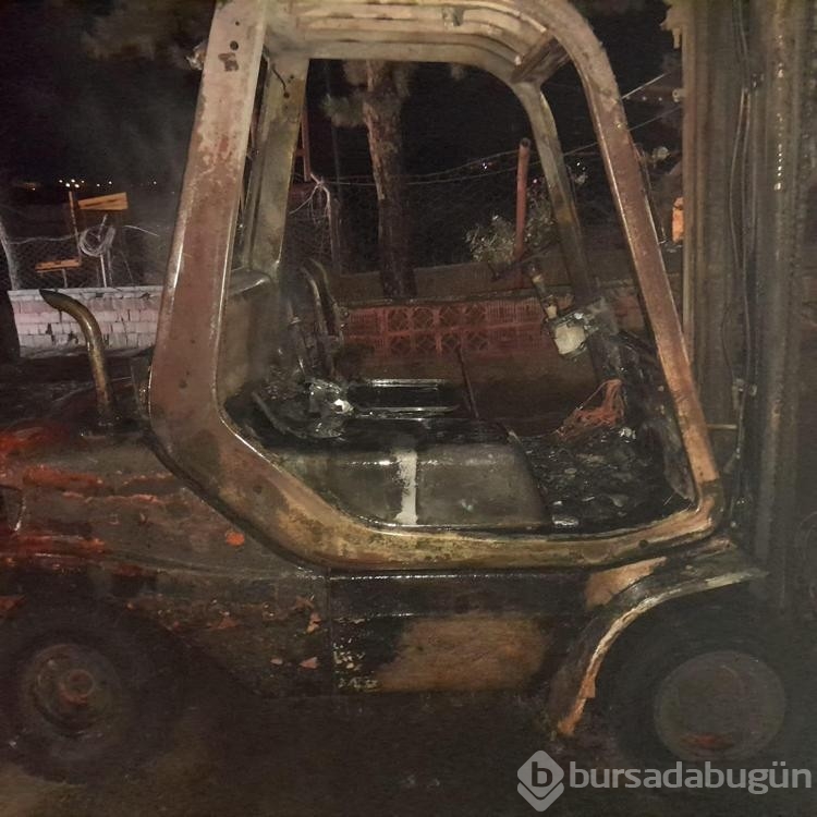 Kastamonu'da iki ayrı yangında otomobil kullanılamaz hale geldi