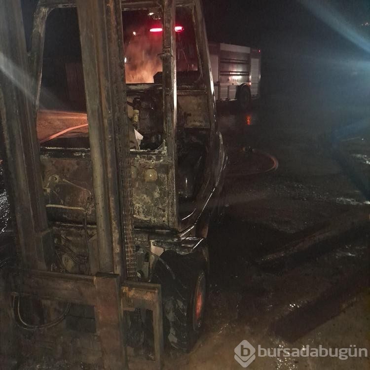 Kastamonu'da iki ayrı yangında otomobil kullanılamaz hale geldi